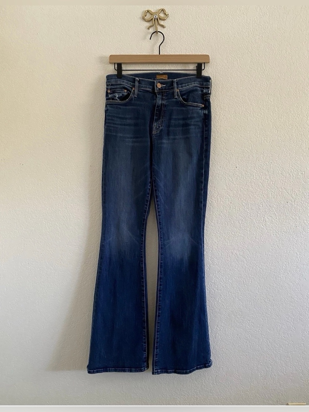 Mother The Weekender Flare Jeans In Teaming Up Wash Mid Rise Size 26